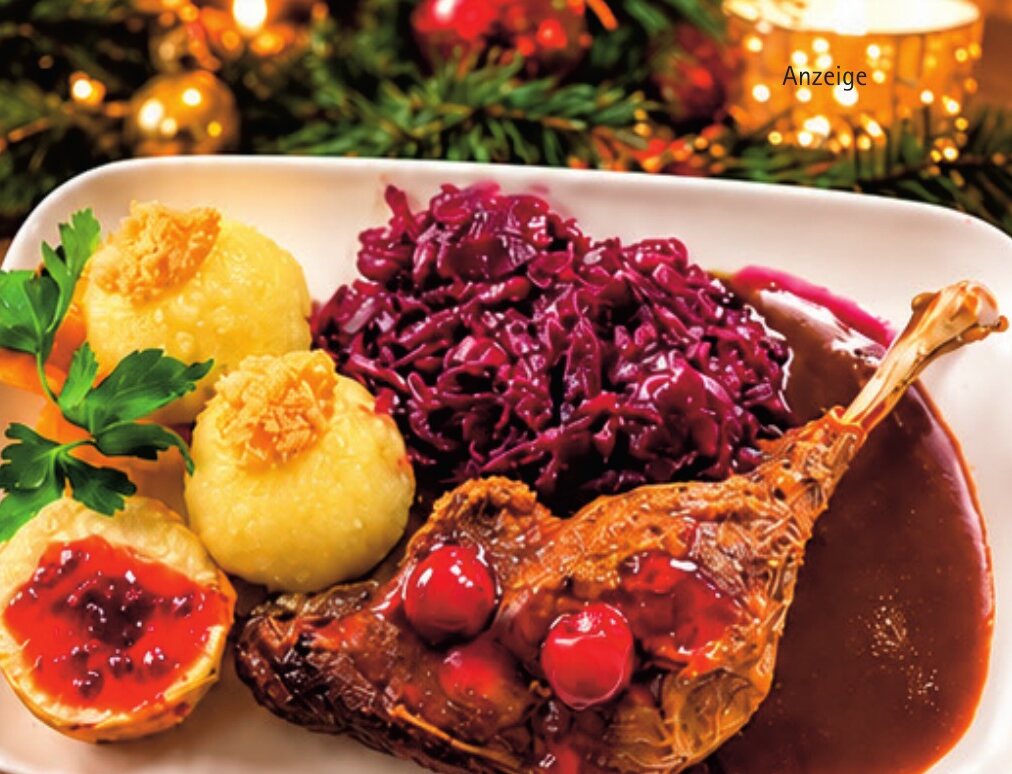 Weihnachtlich geschmücktes Bayenthaler Wirtshaus in Köln-Bayenthal